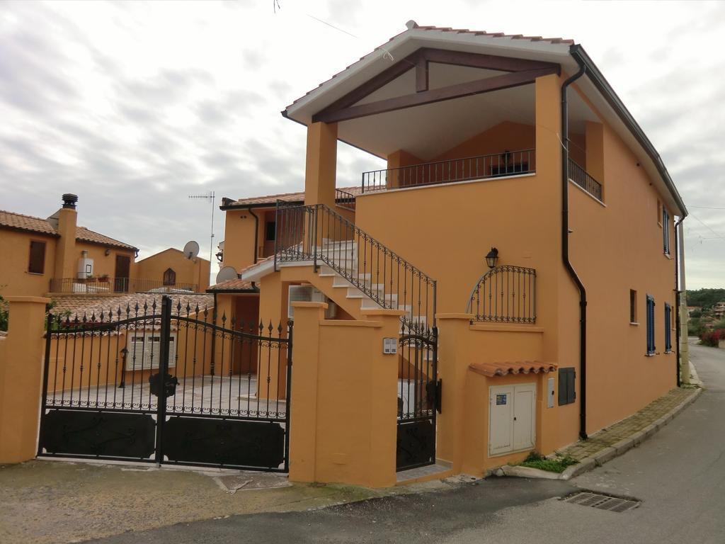 La Casa Felice Appartamenti Chia Zewnętrze zdjęcie